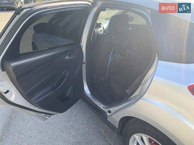 Сірий Форд Фокус, об'ємом двигуна 2 л та пробігом 122 тис. км за 8600 $, фото 16 на Automoto.ua