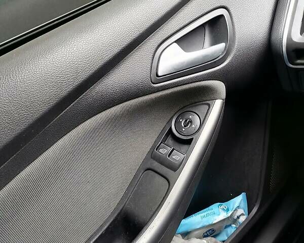 Серый Форд Фокус, объемом двигателя 1.6 л и пробегом 276 тыс. км за 6800 $, фото 9 на Automoto.ua