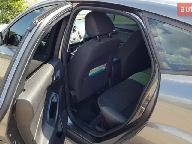 Сірий Форд Фокус, об'ємом двигуна 2 л та пробігом 120 тис. км за 7300 $, фото 4 на Automoto.ua