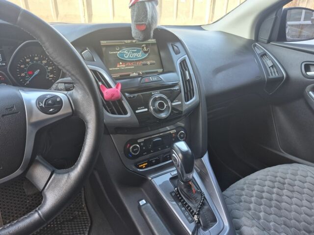 Серый Форд Фокус, объемом двигателя 2 л и пробегом 213 тыс. км за 9000 $, фото 2 на Automoto.ua