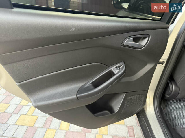 Серый Форд Фокус, объемом двигателя 2 л и пробегом 160 тыс. км за 8700 $, фото 26 на Automoto.ua