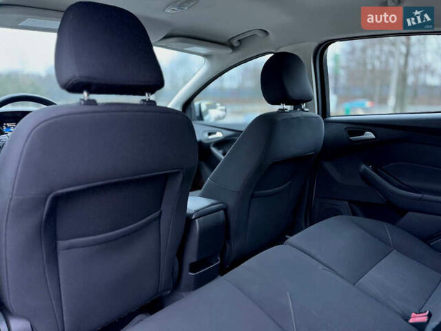 Серый Форд Фокус, объемом двигателя 2 л и пробегом 179 тыс. км за 7499 $, фото 12 на Automoto.ua