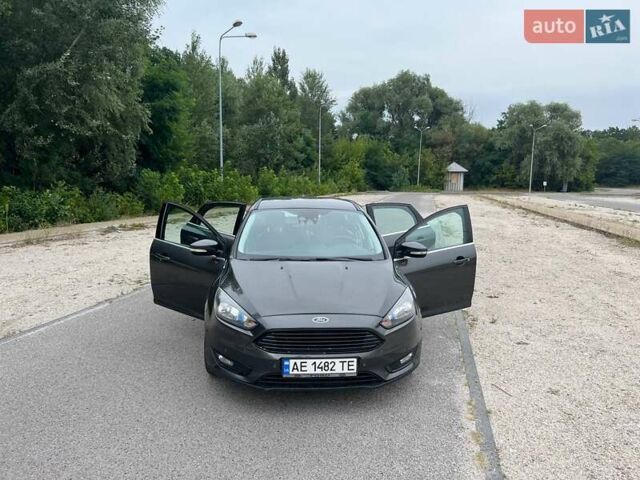 Сірий Форд Фокус, об'ємом двигуна 2 л та пробігом 150 тис. км за 8799 $, фото 5 на Automoto.ua