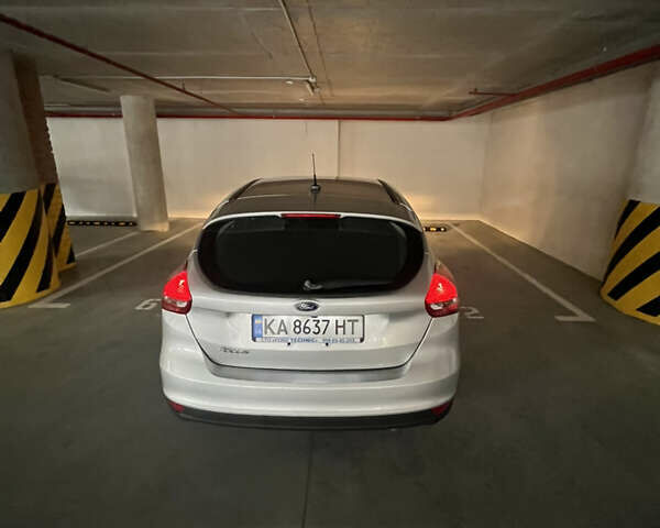 Сірий Форд Фокус, об'ємом двигуна 2 л та пробігом 141 тис. км за 9000 $, фото 4 на Automoto.ua