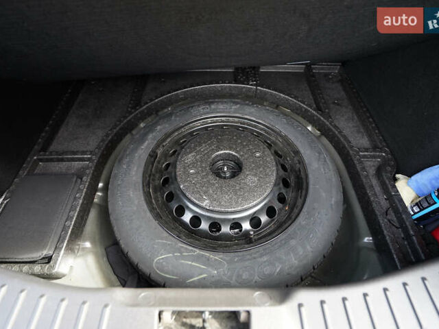 Серый Форд Фокус, объемом двигателя 1 л и пробегом 162 тыс. км за 9500 $, фото 19 на Automoto.ua