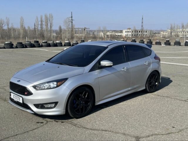 Серый Форд Фокус, объемом двигателя 2 л и пробегом 195 тыс. км за 8500 $, фото 2 на Automoto.ua