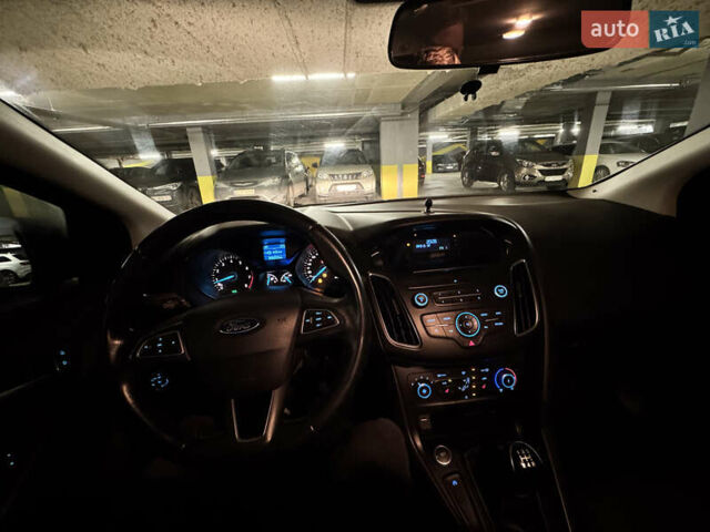 Серый Форд Фокус, объемом двигателя 1 л и пробегом 96 тыс. км за 8000 $, фото 2 на Automoto.ua