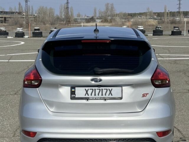 Серый Форд Фокус, объемом двигателя 2 л и пробегом 195 тыс. км за 8500 $, фото 5 на Automoto.ua