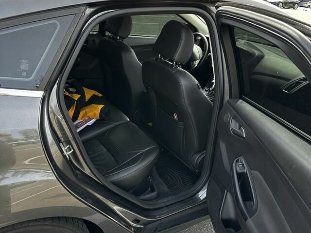 Серый Форд Фокус, объемом двигателя 2 л и пробегом 230 тыс. км за 8000 $, фото 7 на Automoto.ua