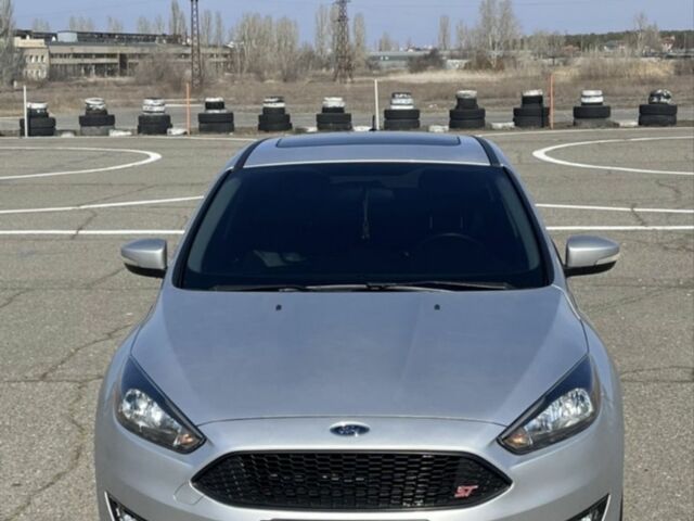 Серый Форд Фокус, объемом двигателя 2 л и пробегом 195 тыс. км за 8500 $, фото 1 на Automoto.ua