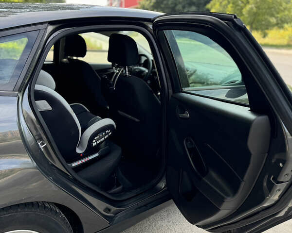 Серый Форд Фокус, объемом двигателя 2 л и пробегом 144 тыс. км за 8500 $, фото 6 на Automoto.ua