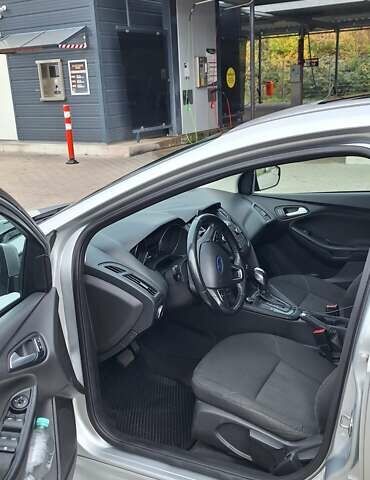 Сірий Форд Фокус, об'ємом двигуна 2 л та пробігом 177 тис. км за 6500 $, фото 2 на Automoto.ua