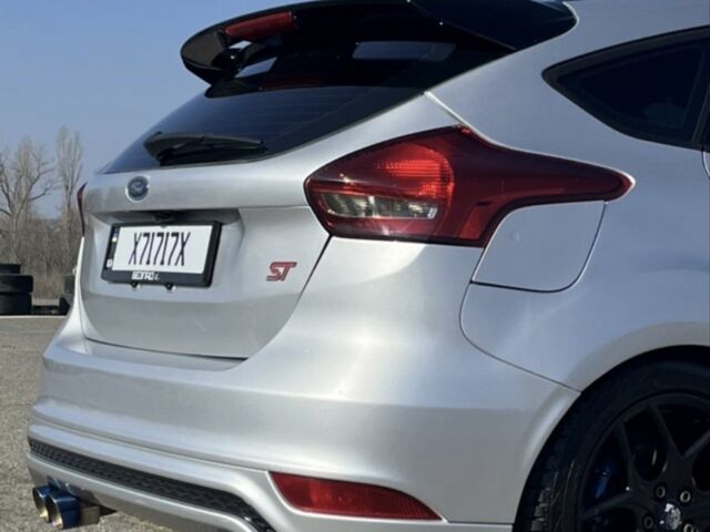 Серый Форд Фокус, объемом двигателя 2 л и пробегом 195 тыс. км за 8500 $, фото 4 на Automoto.ua