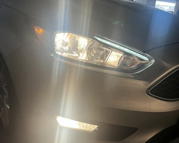 Сірий Форд Фокус, об'ємом двигуна 2 л та пробігом 141 тис. км за 9000 $, фото 39 на Automoto.ua