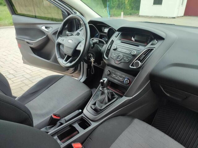 Серый Форд Фокус, объемом двигателя 1 л и пробегом 38 тыс. км за 9200 $, фото 1 на Automoto.ua