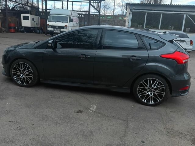 Серый Форд Фокус, объемом двигателя 2 л и пробегом 233 тыс. км за 12300 $, фото 2 на Automoto.ua