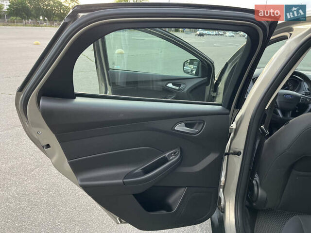 Сірий Форд Фокус, об'ємом двигуна 2 л та пробігом 160 тис. км за 7400 $, фото 9 на Automoto.ua