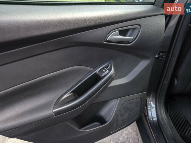 Серый Форд Фокус, объемом двигателя 1 л и пробегом 162 тыс. км за 9500 $, фото 15 на Automoto.ua