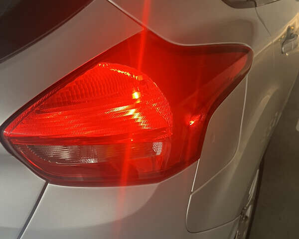 Сірий Форд Фокус, об'ємом двигуна 2 л та пробігом 141 тис. км за 9000 $, фото 38 на Automoto.ua