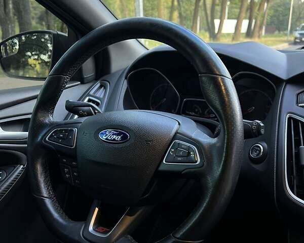 Серый Форд Фокус, объемом двигателя 2 л и пробегом 146 тыс. км за 12700 $, фото 4 на Automoto.ua