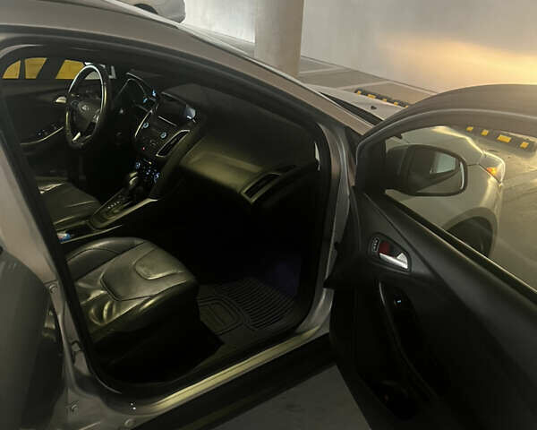 Сірий Форд Фокус, об'ємом двигуна 2 л та пробігом 141 тис. км за 9000 $, фото 27 на Automoto.ua