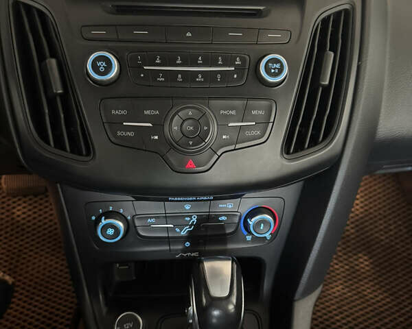 Форд Фокус 2015 в Львове на Automoto.ua Серый Форд Фокус, объемом двигателя 2 л и пробегом 137 тыс. км за 8400 $, фото 5 на Automoto.ua