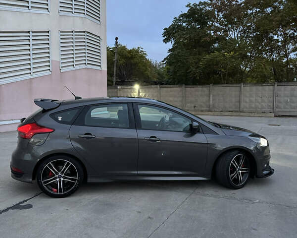 Серый Форд Фокус, объемом двигателя 2 л и пробегом 99 тыс. км за 11999 $, фото 2 на Automoto.ua