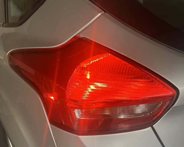 Сірий Форд Фокус, об'ємом двигуна 2 л та пробігом 141 тис. км за 9000 $, фото 37 на Automoto.ua