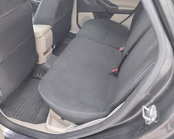 Серый Форд Фокус, объемом двигателя 2 л и пробегом 110 тыс. км за 10000 $, фото 10 на Automoto.ua