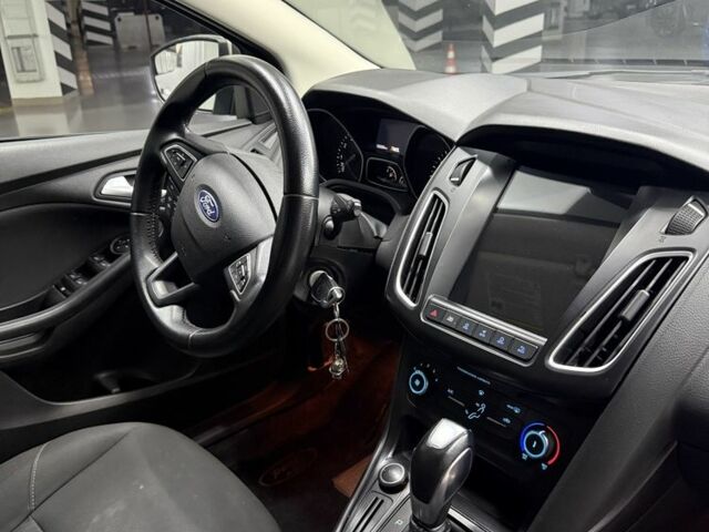 Серый Форд Фокус, объемом двигателя 2 л и пробегом 150 тыс. км за 7000 $, фото 5 на Automoto.ua