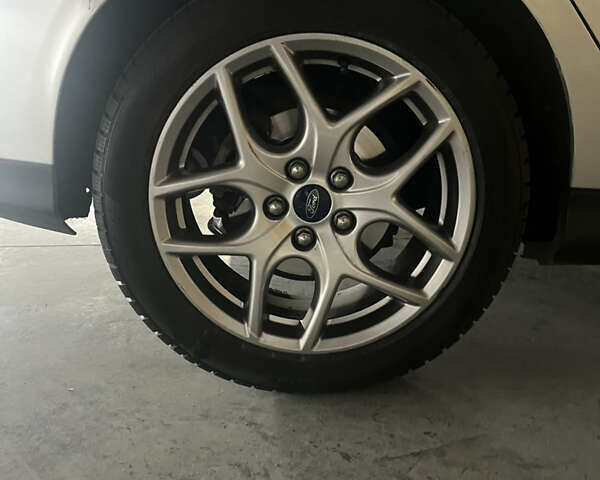 Сірий Форд Фокус, об'ємом двигуна 2 л та пробігом 141 тис. км за 9000 $, фото 30 на Automoto.ua