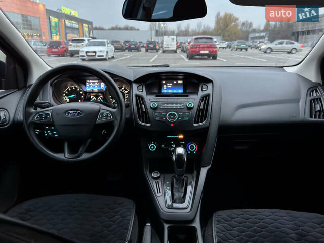 Серый Форд Фокус, объемом двигателя 2 л и пробегом 86 тыс. км за 7300 $, фото 2 на Automoto.ua