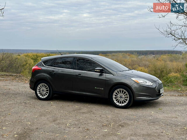 Серый Форд Фокус, объемом двигателя 0 л и пробегом 137 тыс. км за 7350 $, фото 4 на Automoto.ua