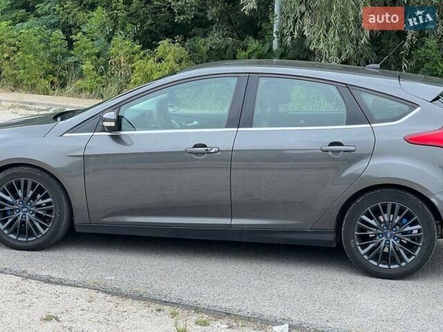 Сірий Форд Фокус, об'ємом двигуна 2 л та пробігом 150 тис. км за 8799 $, фото 1 на Automoto.ua