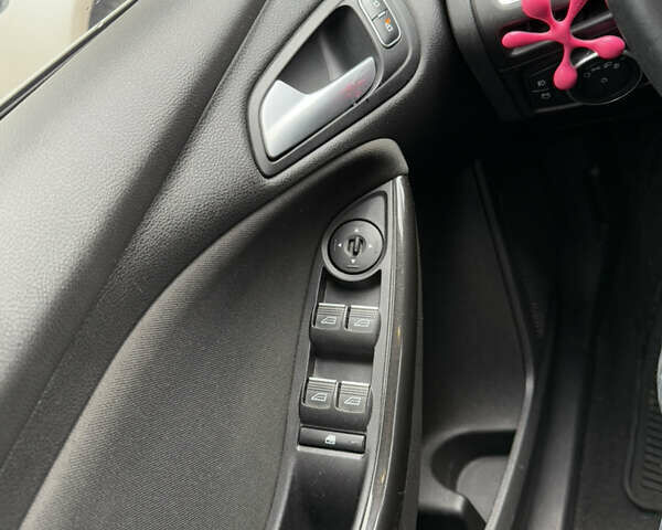 Серый Форд Фокус, объемом двигателя 2.01 л и пробегом 213 тыс. км за 8200 $, фото 41 на Automoto.ua