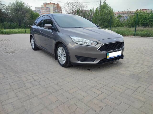 Серый Форд Фокус, объемом двигателя 1 л и пробегом 38 тыс. км за 9200 $, фото 5 на Automoto.ua