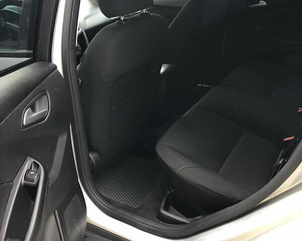 Серый Форд Фокус, объемом двигателя 1 л и пробегом 186 тыс. км за 5200 $, фото 8 на Automoto.ua