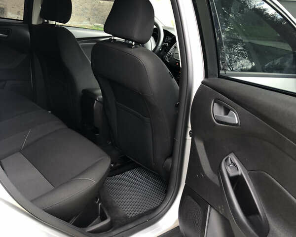 Серый Форд Фокус, объемом двигателя 1 л и пробегом 186 тыс. км за 5200 $, фото 7 на Automoto.ua