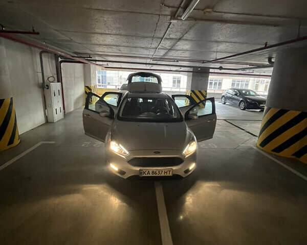 Сірий Форд Фокус, об'ємом двигуна 2 л та пробігом 141 тис. км за 9000 $, фото 6 на Automoto.ua