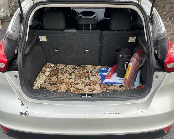 Серый Форд Фокус, объемом двигателя 2 л и пробегом 110 тыс. км за 7500 $, фото 9 на Automoto.ua