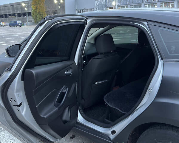 Серый Форд Фокус, объемом двигателя 2 л и пробегом 86 тыс. км за 7300 $, фото 6 на Automoto.ua