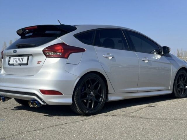 Серый Форд Фокус, объемом двигателя 2 л и пробегом 195 тыс. км за 8500 $, фото 6 на Automoto.ua