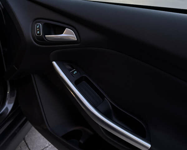 Серый Форд Фокус, объемом двигателя 2 л и пробегом 99 тыс. км за 11999 $, фото 14 на Automoto.ua