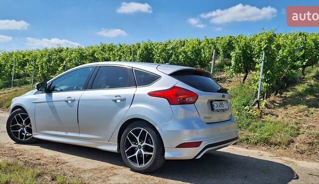 Сірий Форд Фокус, об'ємом двигуна 2 л та пробігом 177 тис. км за 6500 $, фото 1 на Automoto.ua