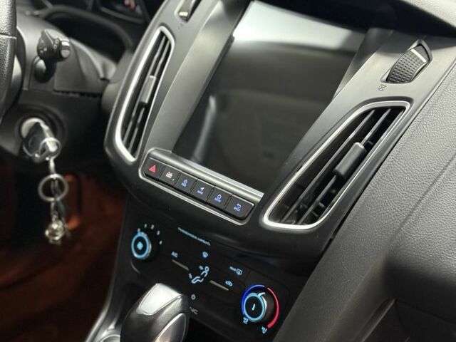 Серый Форд Фокус, объемом двигателя 2 л и пробегом 150 тыс. км за 7000 $, фото 7 на Automoto.ua