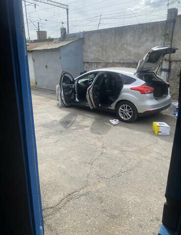 Серый Форд Фокус, объемом двигателя 2 л и пробегом 211 тыс. км за 9200 $, фото 4 на Automoto.ua