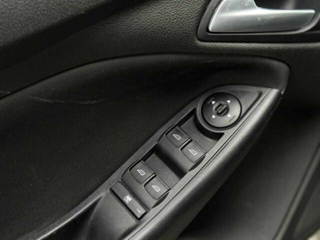 Серый Форд Фокус, объемом двигателя 2 л и пробегом 264 тыс. км за 8500 $, фото 10 на Automoto.ua