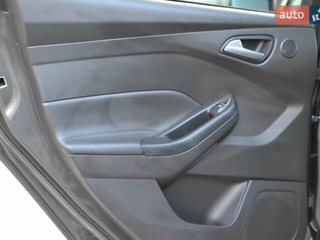 Форд Фокус 2016 в Луцке на Automoto.ua Серый Форд Фокус, объемом двигателя 0 л и пробегом 100 тыс. км за 6999 $, фото 16 на Automoto.ua