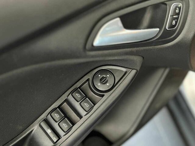 Сірий Форд Фокус, об'ємом двигуна 2 л та пробігом 159 тис. км за 8000 $, фото 18 на Automoto.ua