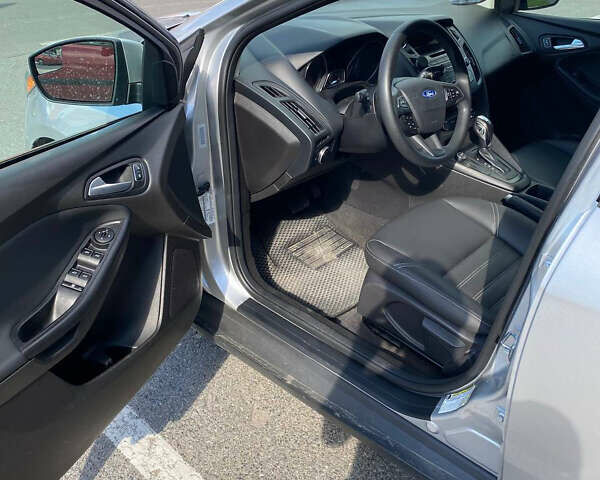 Серый Форд Фокус, объемом двигателя 2 л и пробегом 211 тыс. км за 9200 $, фото 11 на Automoto.ua